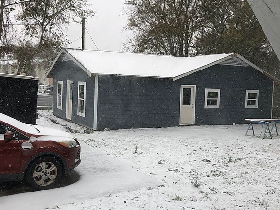 3rd image of 302 W Old Pass Rd