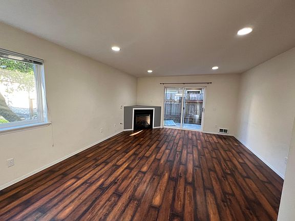 5th image of 10319 Midvale Ave N APT C