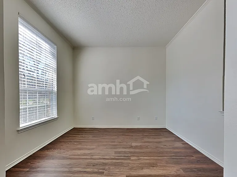 601 Ridgemont Dr — Photo 9
