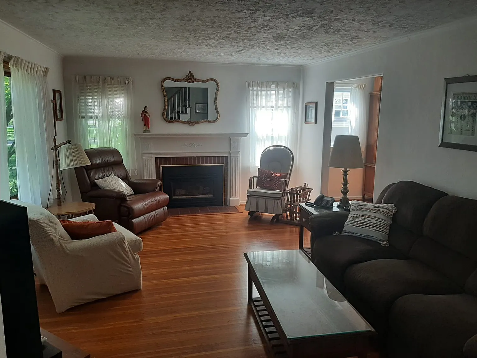 3 bed, 1.5 bath, 1699 sqft, $2,700 — Photo 2