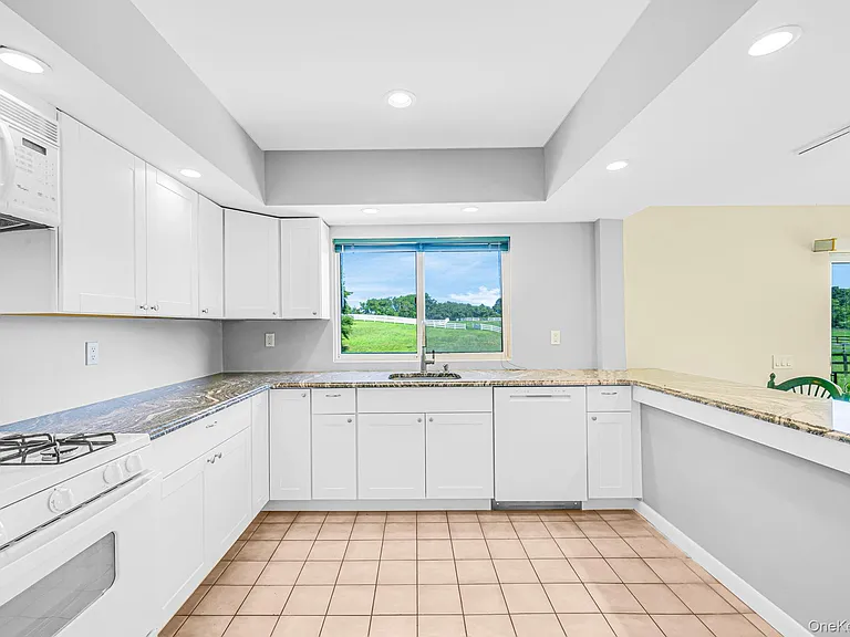 1394 Main Rd — Photo 10