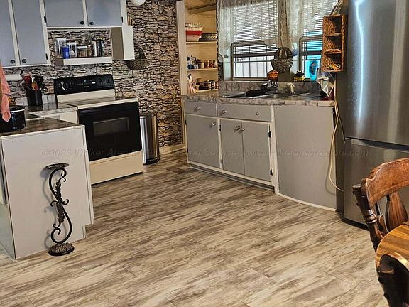 4th image of 242 Skyline Cir