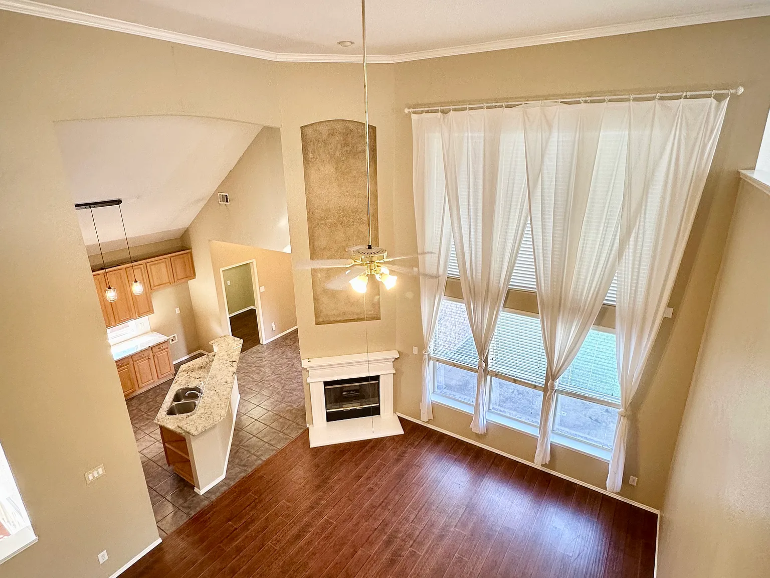 4 bed, 2.5 bath, 2850 sqft, $2,775 — Photo 3
