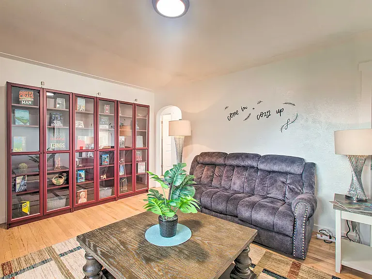 Leyden St — Photo 12