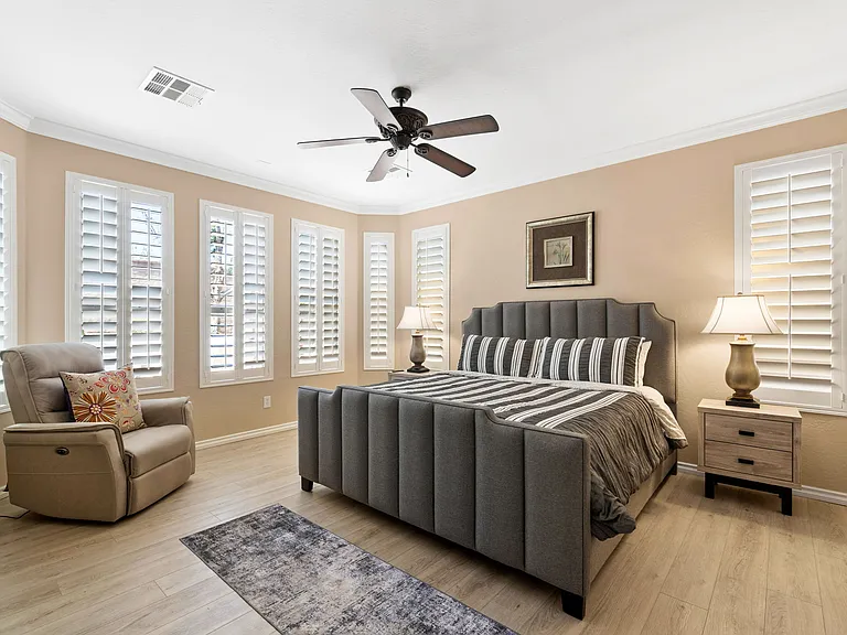 1732 E Vesper Trl — Photo 10