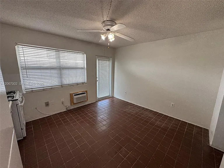 524 Washington Ave #311 — Photo 3