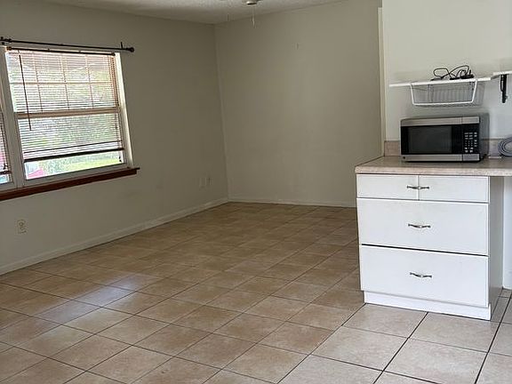5th image of 2037 Linden Rd