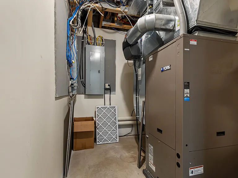 6 Lilac Ln — Photo 27
