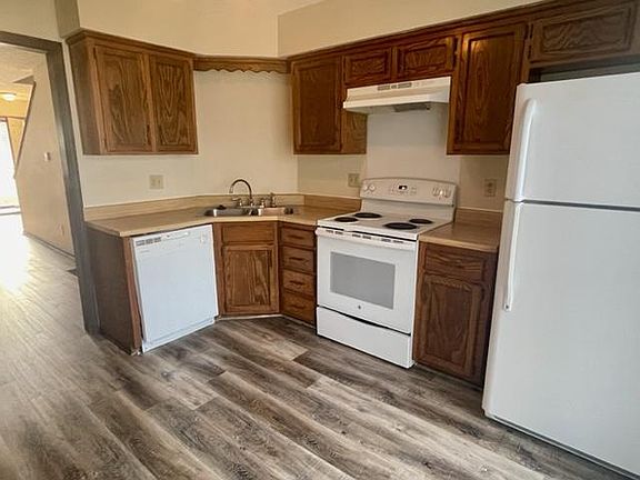 4th image of 9578 W 87th St