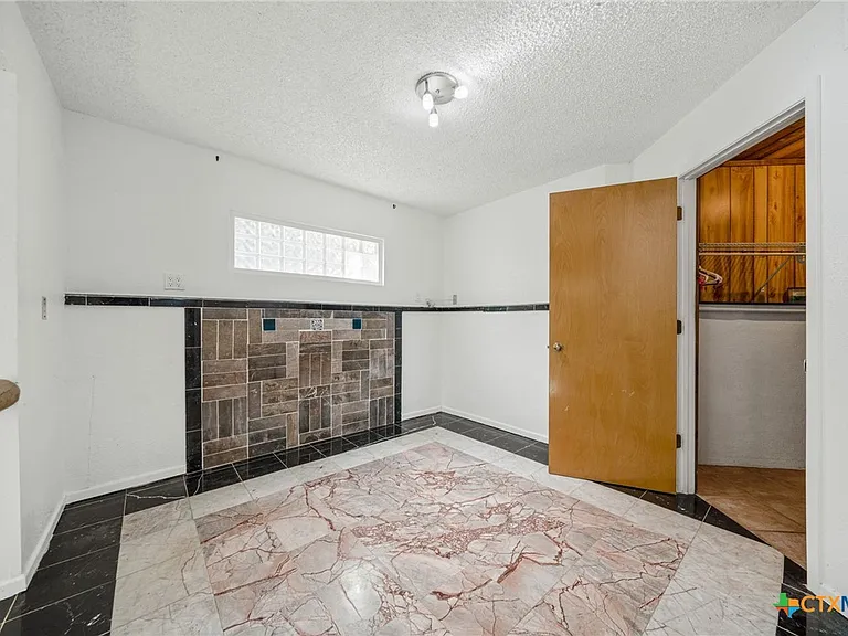 590 Cross River St — Photo 15
