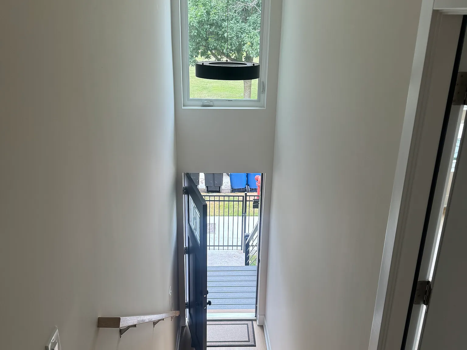 3 bed, 1700 sqft, $2,950 — Photo 2