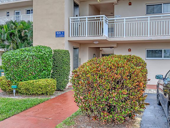 4th image of 2724 N Garden Drive #304