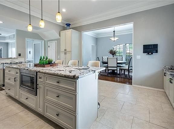 2nd image of 4001 Madison Cir