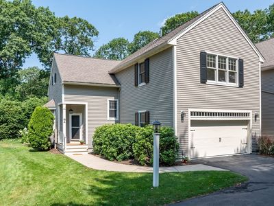 19 Oak St #A, Wellesley, MA, 02482