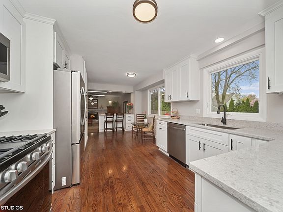4th image of 1029 Mayfair Dr