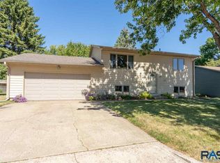 6524 W Essex Ct, Sioux Falls, SD 57106