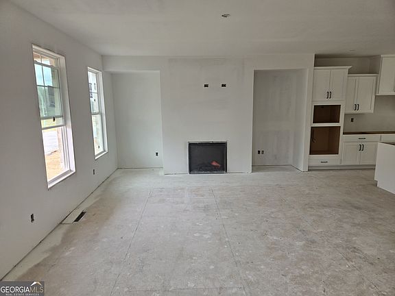 4th image of 983 Homepark Cir