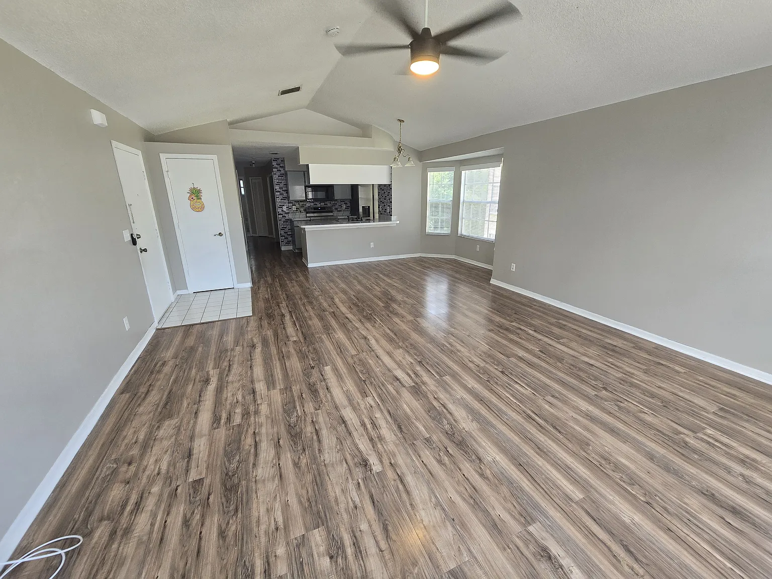 3 bed, 1350 sqft, $1,700 — Photo 2