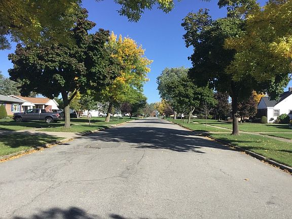 4th image of 90 Emerson Dr