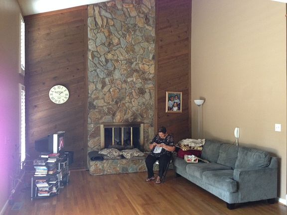 LIVING ROOM (VIEW OF LAKE)