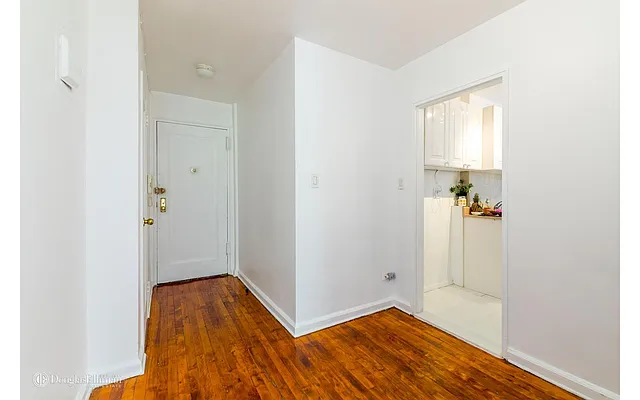 Sold by Douglas Elliman | media 20