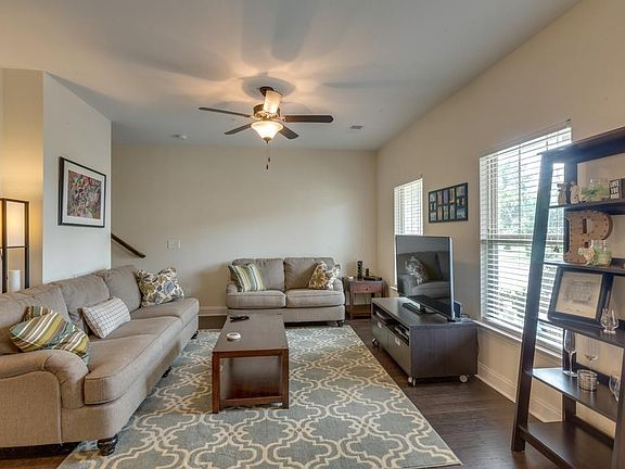 4th image of 510 Vintage Green Ln