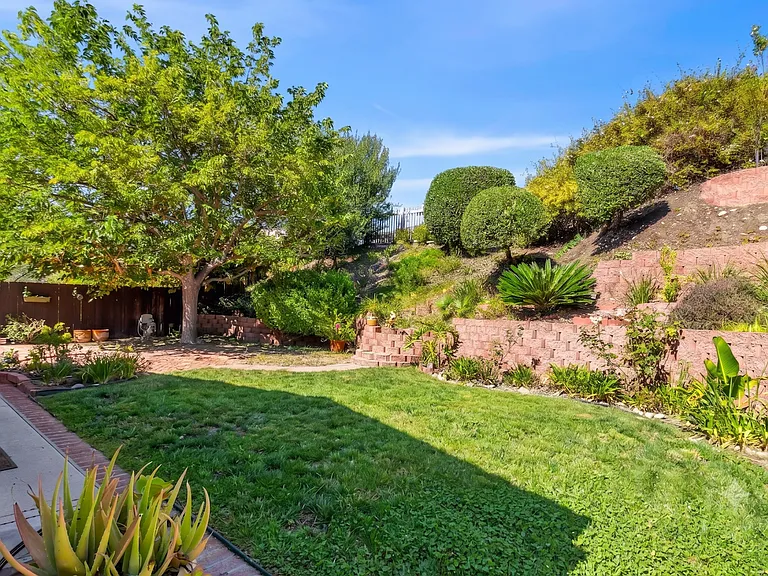 6246 Decanture St — Photo 25