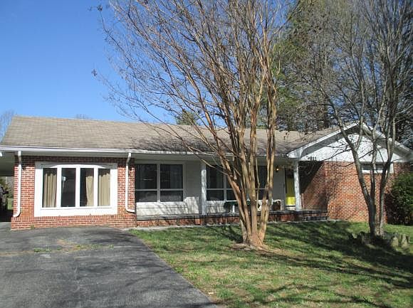 1st image of 811 Dogwood Dr