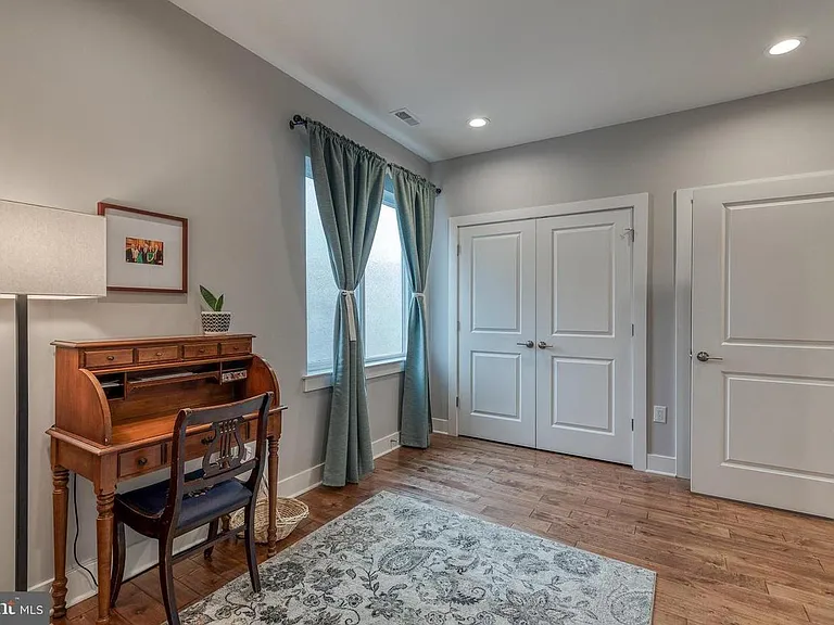 1239 E Palmer St — Photo 14
