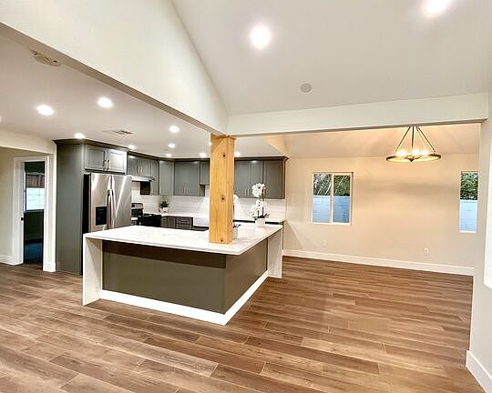 4th image of 4641 Farmdale Ave #4641