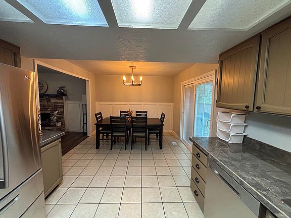 3rd image of 4845 Trent St