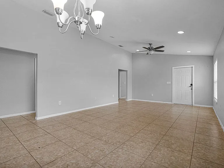520 N Southridge Rd — Photo 6