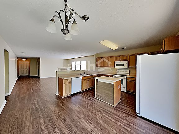 4th image of 3617 Coles Branch Dr