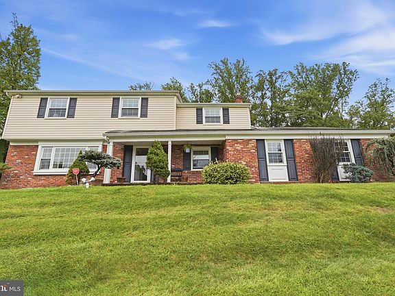 3rd image of 1489 Greenawalt Rd