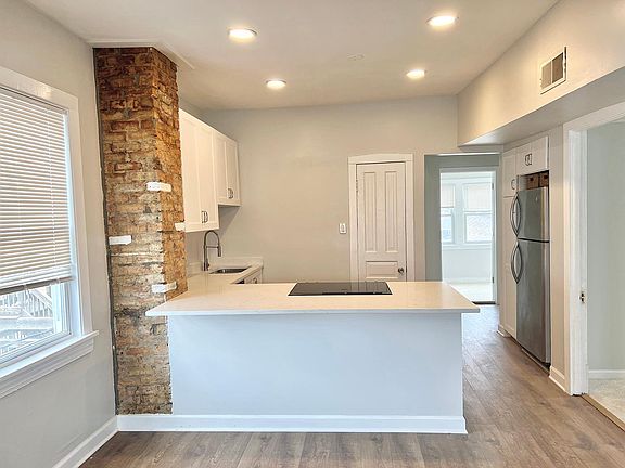 2nd image of 2820 N Maplewood Ave #2