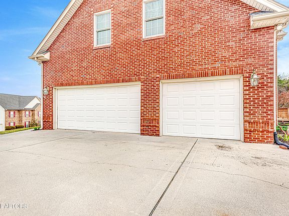 4th image of 1690 Meadow Chase Ln