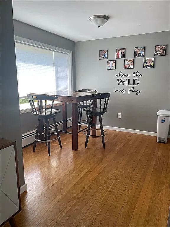 2 bed, 890 sqft, $2,400 — Photo 1