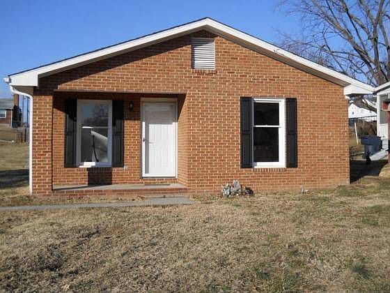 1st image of 1402 Gilford Ave NW