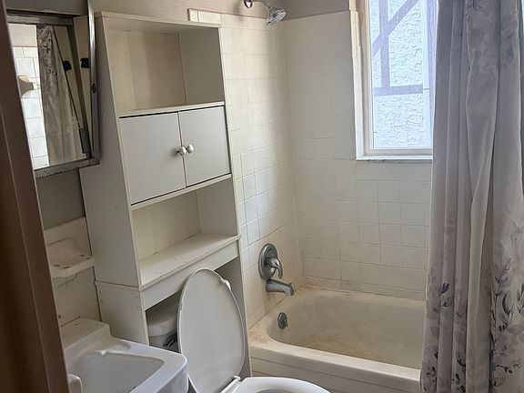 4th image of 824 Shroyer Rd APT C