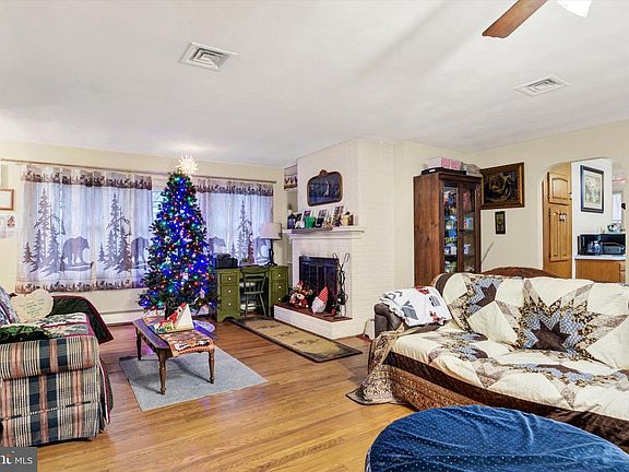 5th image of 301 Mount Allen Dr