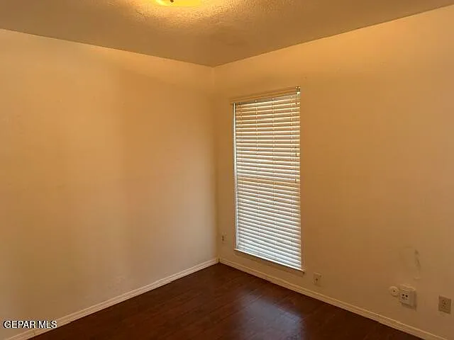 2 bed, 1.0 bath, 900 sqft, $1,100 — Photo 4