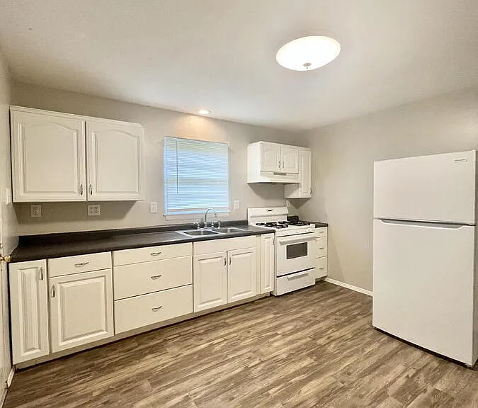 719 N Middle St — Photo 9