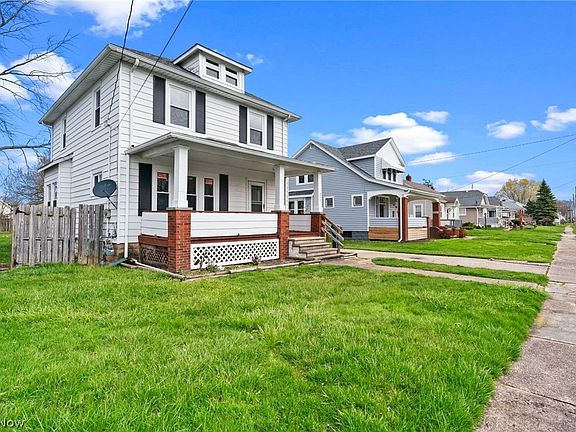 3rd image of 842 W 19th St