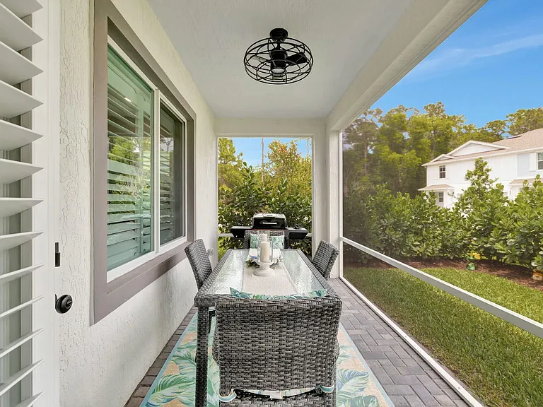 601 NE Waters Edge Ln — Photo 43