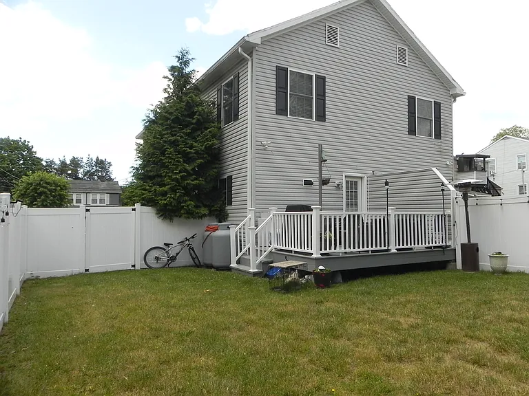 10 Adamson Ave #B — Photo 18