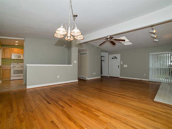 5th image of 1108 Rosetree Ln