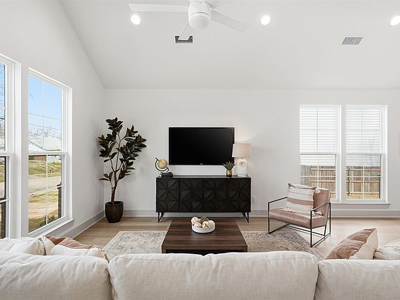 4th image of 538 Proctor Ave