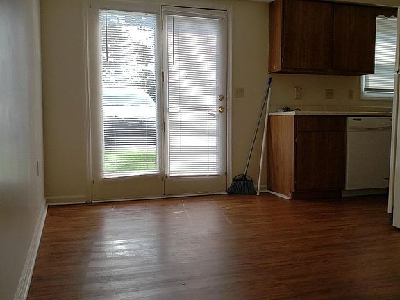 3rd image of 321 Churchill Dr APT 3