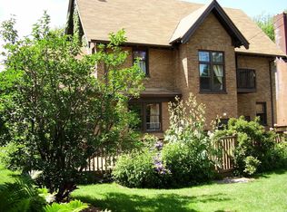 1021 S Jackson St, Green Bay, WI 54301