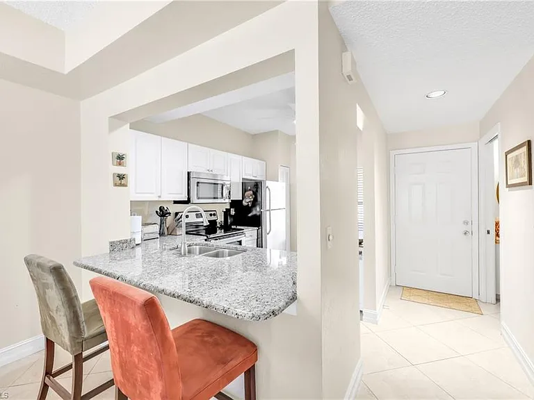 1044 Woodshire Ln #B211 — Photo 10
